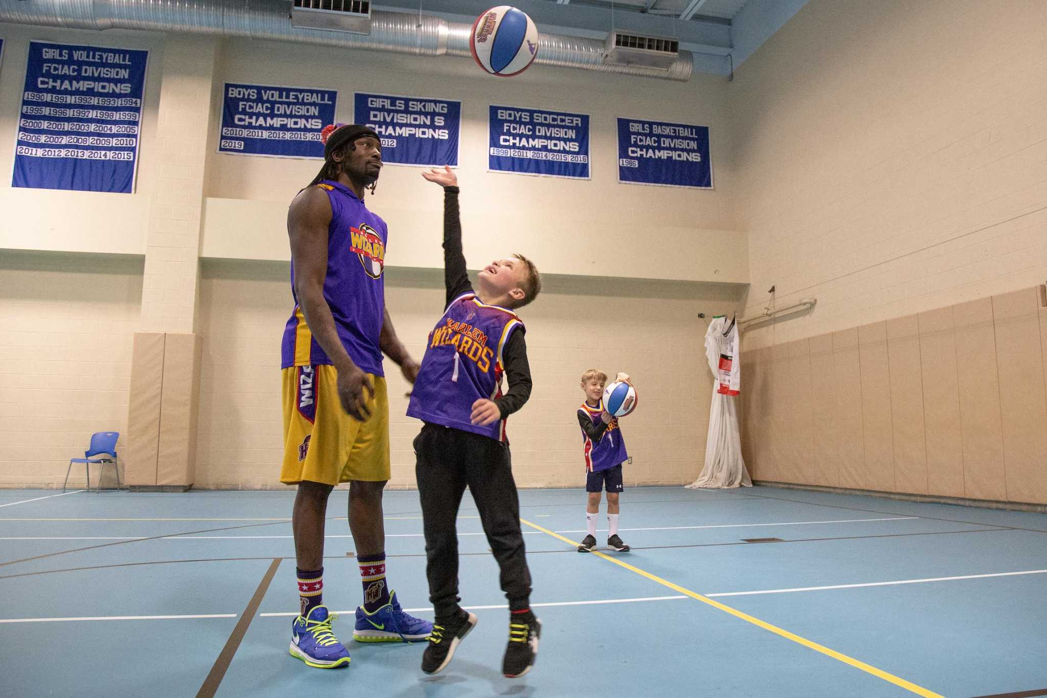 Harlem Wizards dazzle kids with basketball tricks & tips at school  assemblies ahead of Nov. 9 game - RiverheadLOCAL