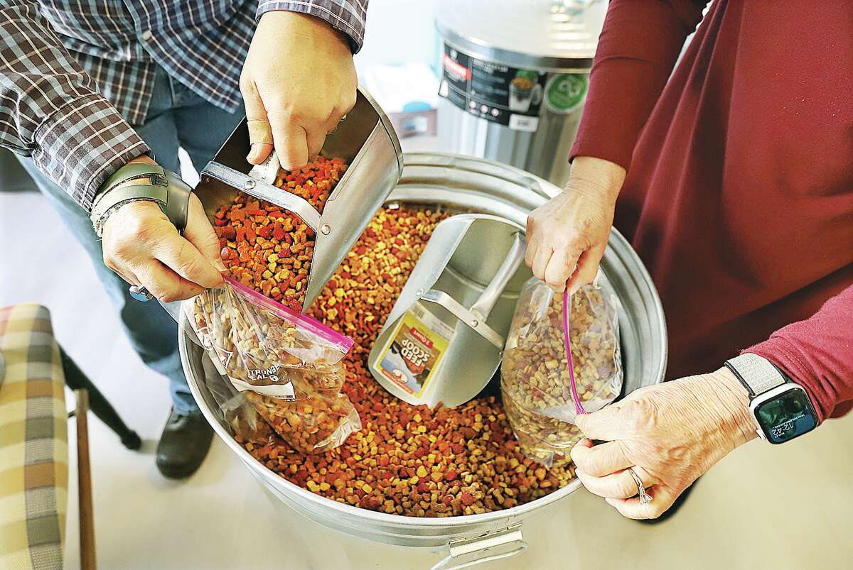 Pet pantry planned in Alton