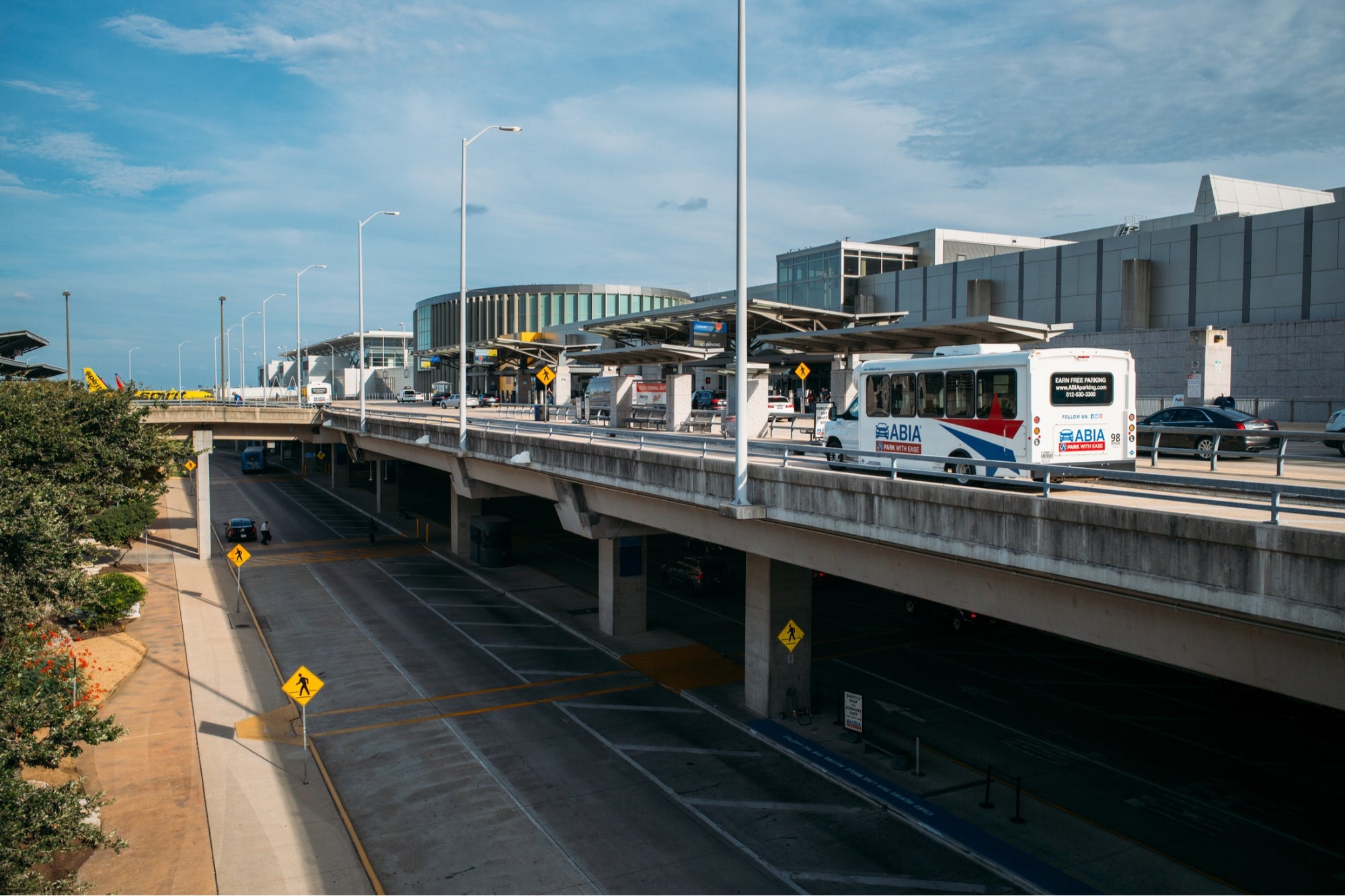 'Never Seen Anything Like This': Cars Abandoned, Hours-Long Security Lines as Major U.S. Airport Grapples With Fuel Shortages - Vimarsana News