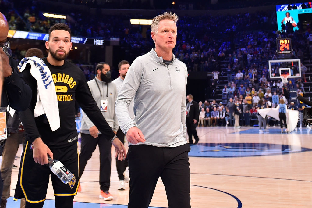 Golden State Warriors coach Steve Kerr ejected against Memphis, continues to follow refs
