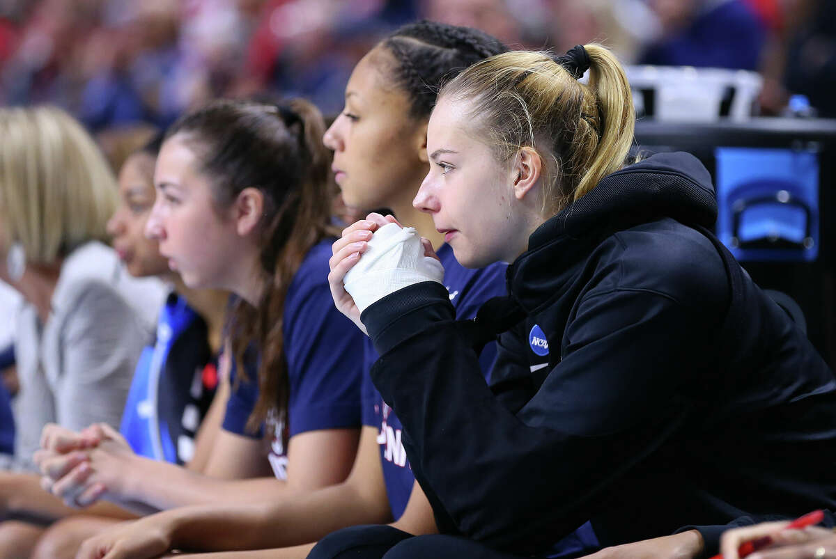 Uconn S Dorka Juhász Faces Former Team Ohio State In Ncaa Sweet 16