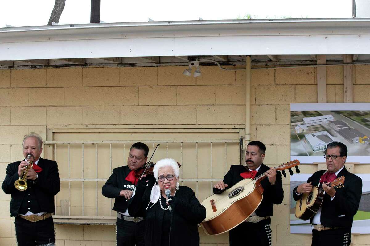 Blanca Rosa Rodgriguez, 88 and a graduate of Lainer High School, sings with a mariachi band at the dedication of the Museo del Westside. The museo is located at the former Ruben’s Ice house in Rinconcito de Esperanza.