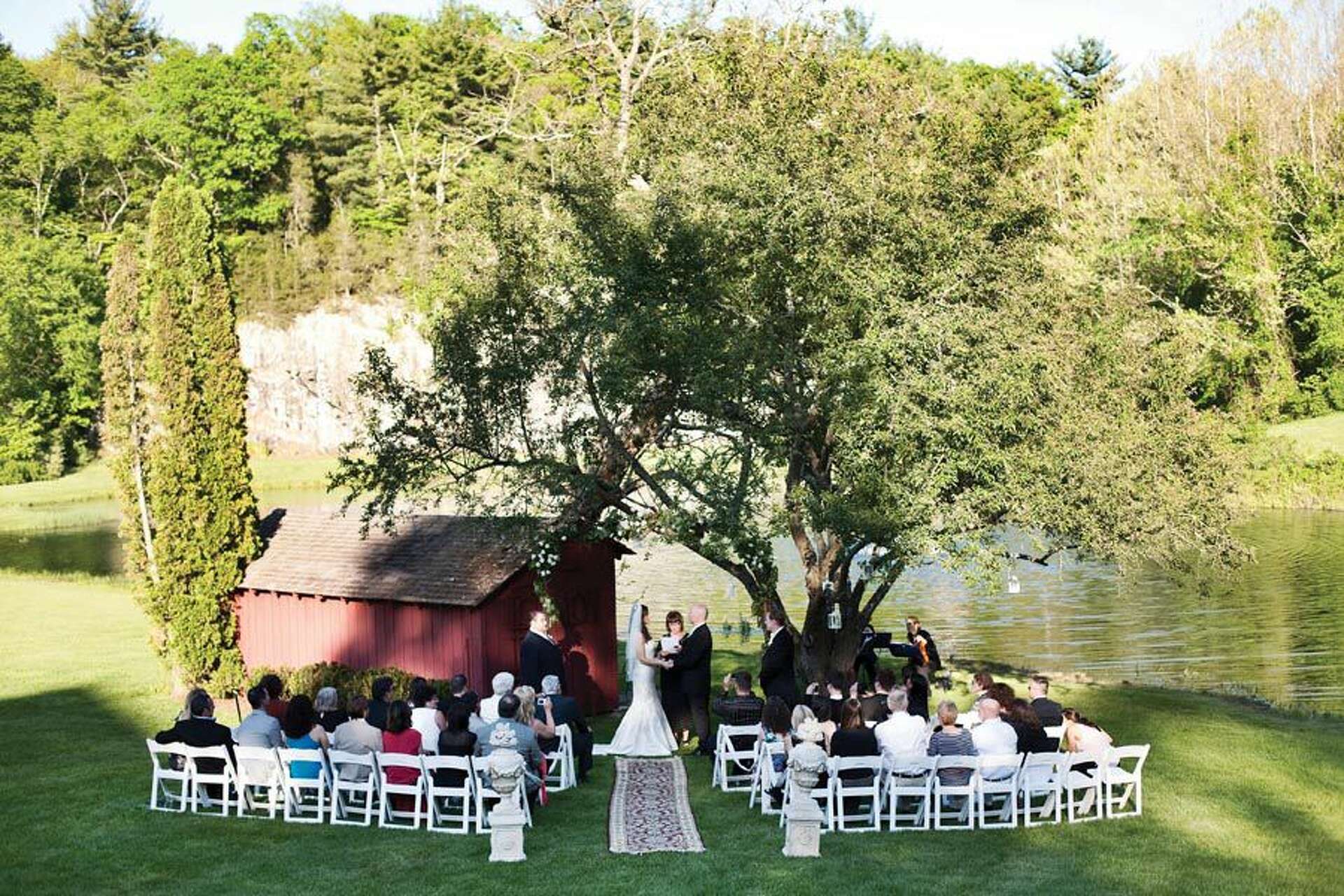 Geer Ranch The overlook at geer tree farm wedding cost | Beachweddingtips.com