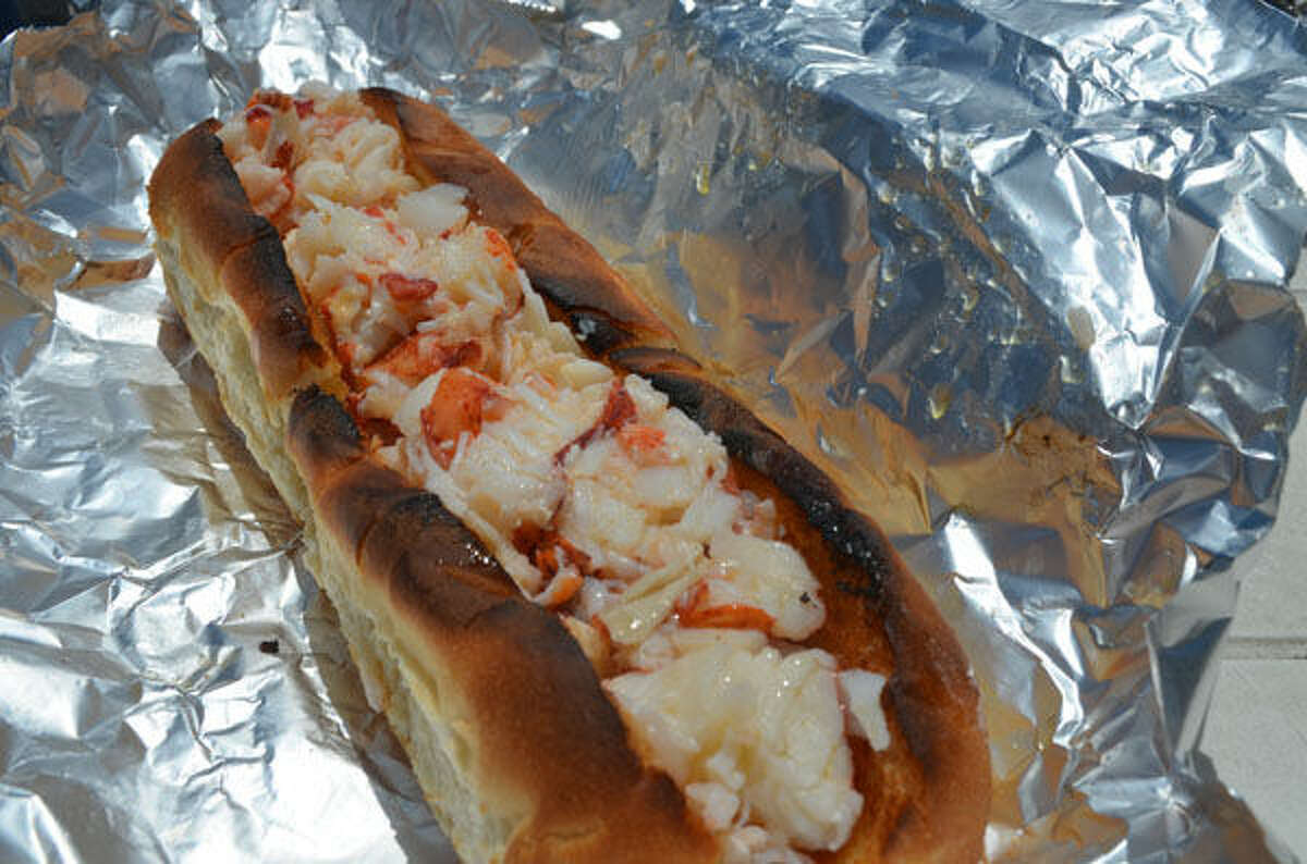 The 10 Best Lobster Rolls in Connecticut