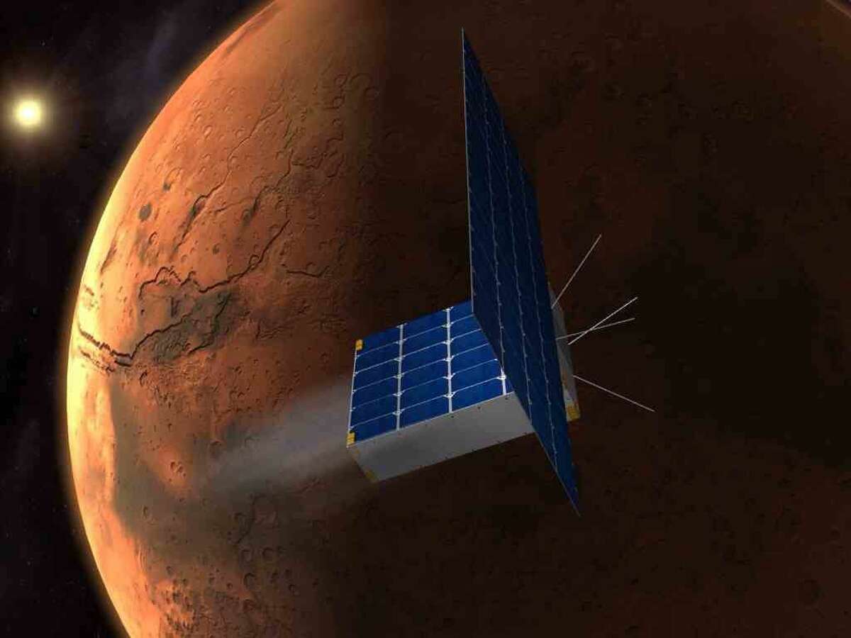 A simulated depiction of the Time Capsule to Mars spacecraft as it approaches Mars. Courtesy of MIT.