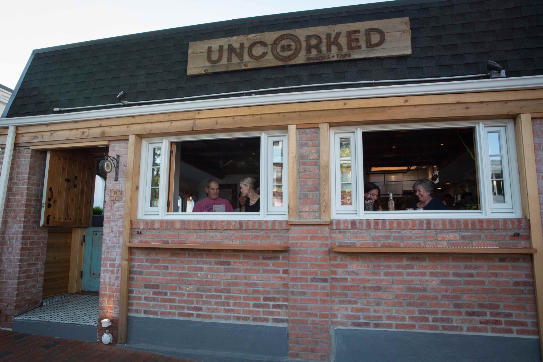 South End Uncorked Brings Craft Cocktails & Casual Dining to New Canaan