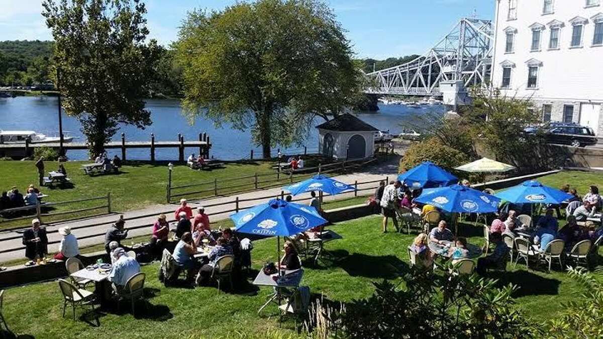 Top 25 Most & Delicious Outdoor Dining Spots in Connecticut