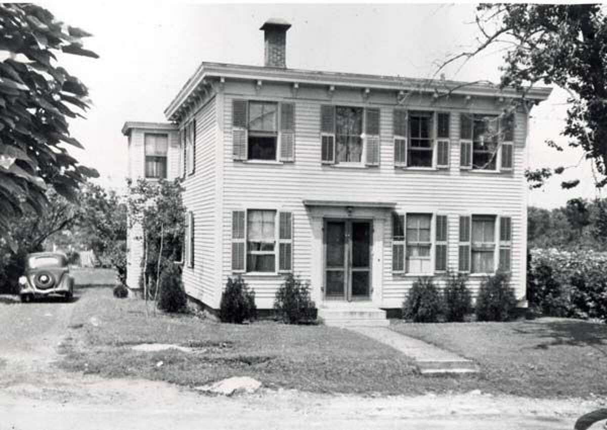 The site of the brief marriage ceremony was a house owned by Putnam’s mother in quaint Noank. (1941 photo)