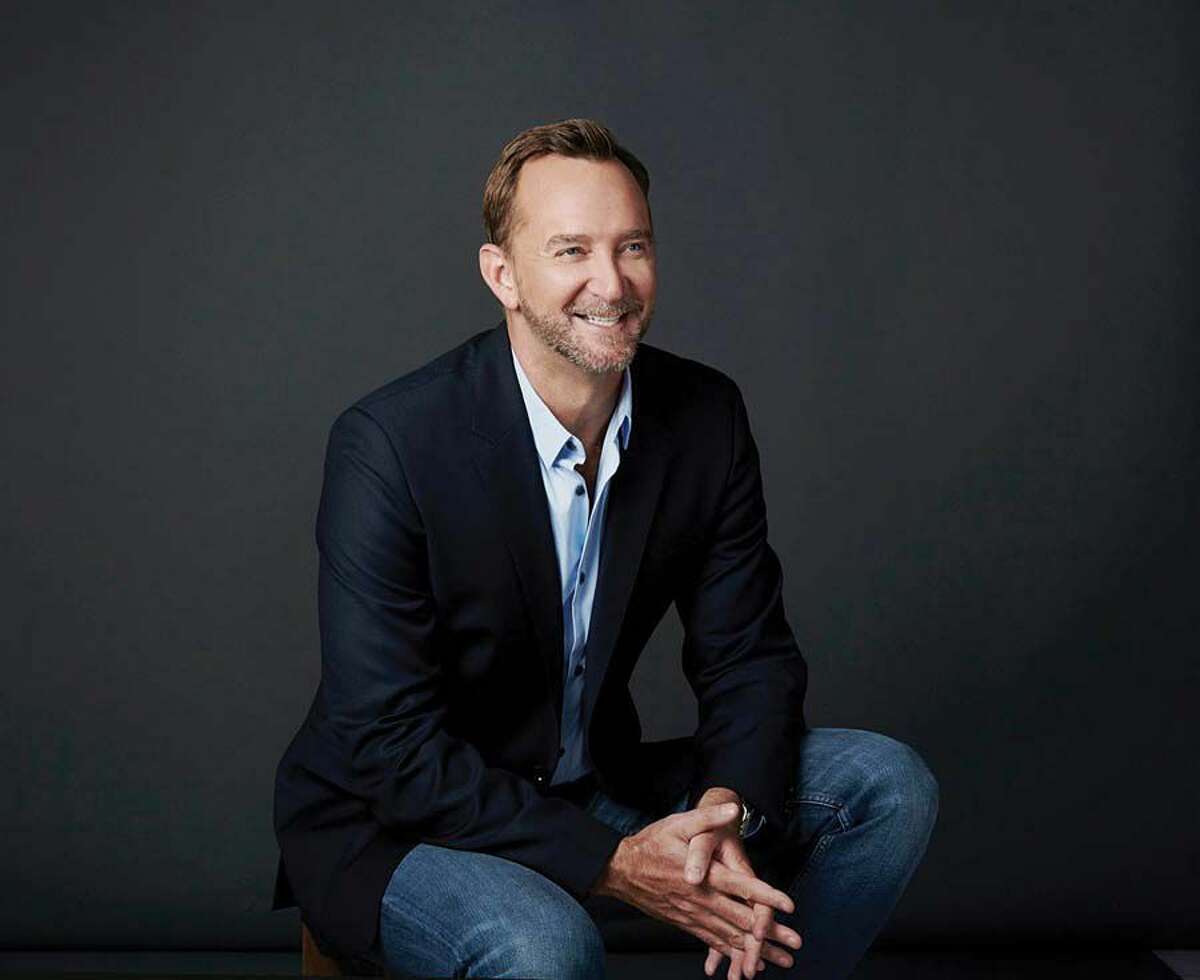 Author and TV host Clinton Kelly’s new book is a lighthearted look at himself. 