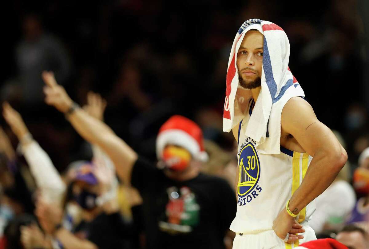 PHOENIX, ARIZONA - DECEMBER 25: Stephen Curry #30 of the Golden State Warriors waits to check-in during the second half of NBA game against the Phoenix Suns at Footprint Center on December 25, 2021 in Phoenix, Arizona. The Warriors defeated the Suns 116-107. NOTE TO USER: User expressly acknowledges and agrees that, by downloading and or using this photograph, User is consenting to the terms and conditions of the Getty Images License Agreement. (Photo by Christian Petersen/Getty Images)