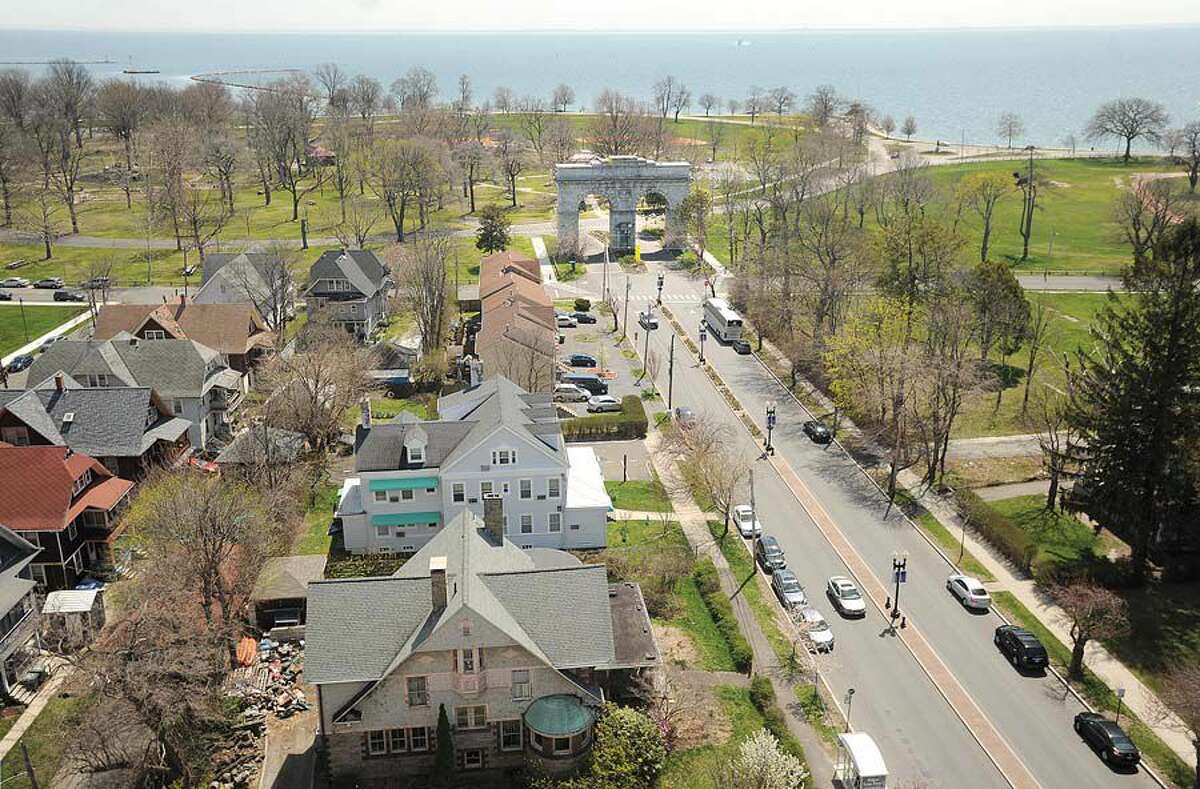 Park Avenue leads to the Perry Memorial Arch and the main entrance to Seaside Park, shown from atop the University of Bridgeport’s Wahlstrom Library. P.T. Barnum donated the land for this earliest portion of the park, forming its eastern edge. 