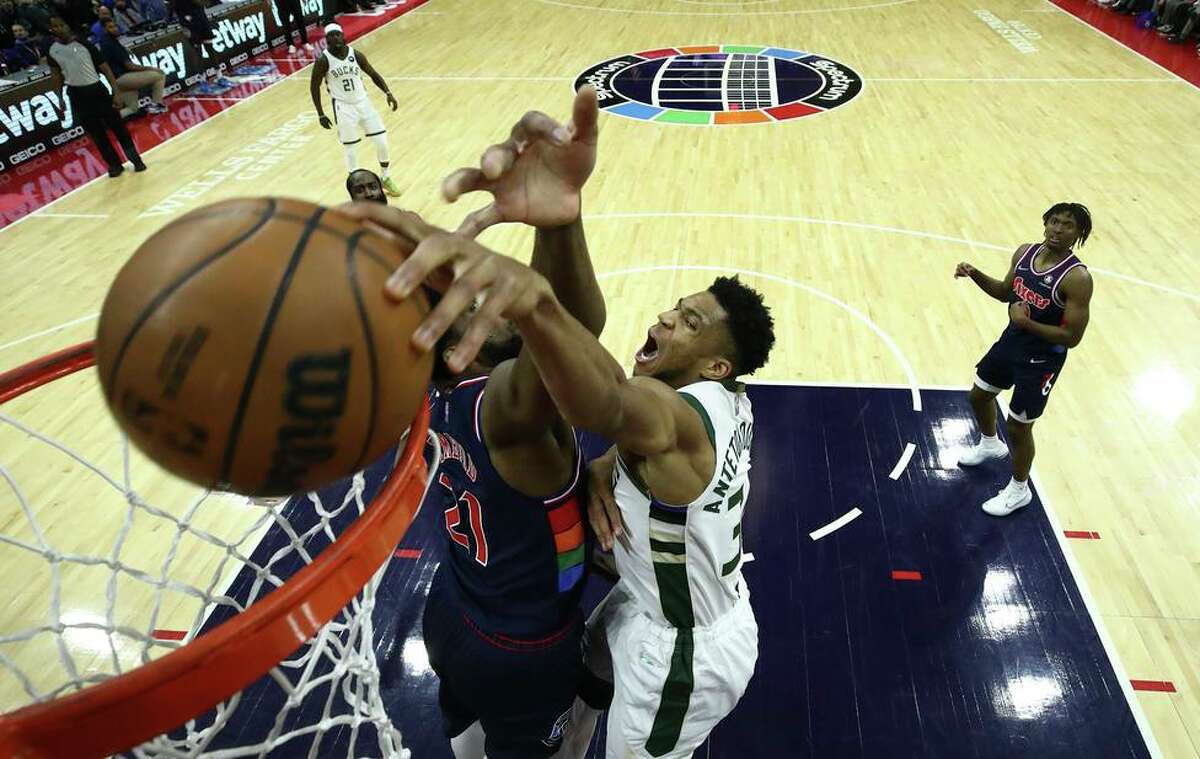 DeMar DeRozan Posterizes Pistons With Dramatic Dunk in Final Seconds