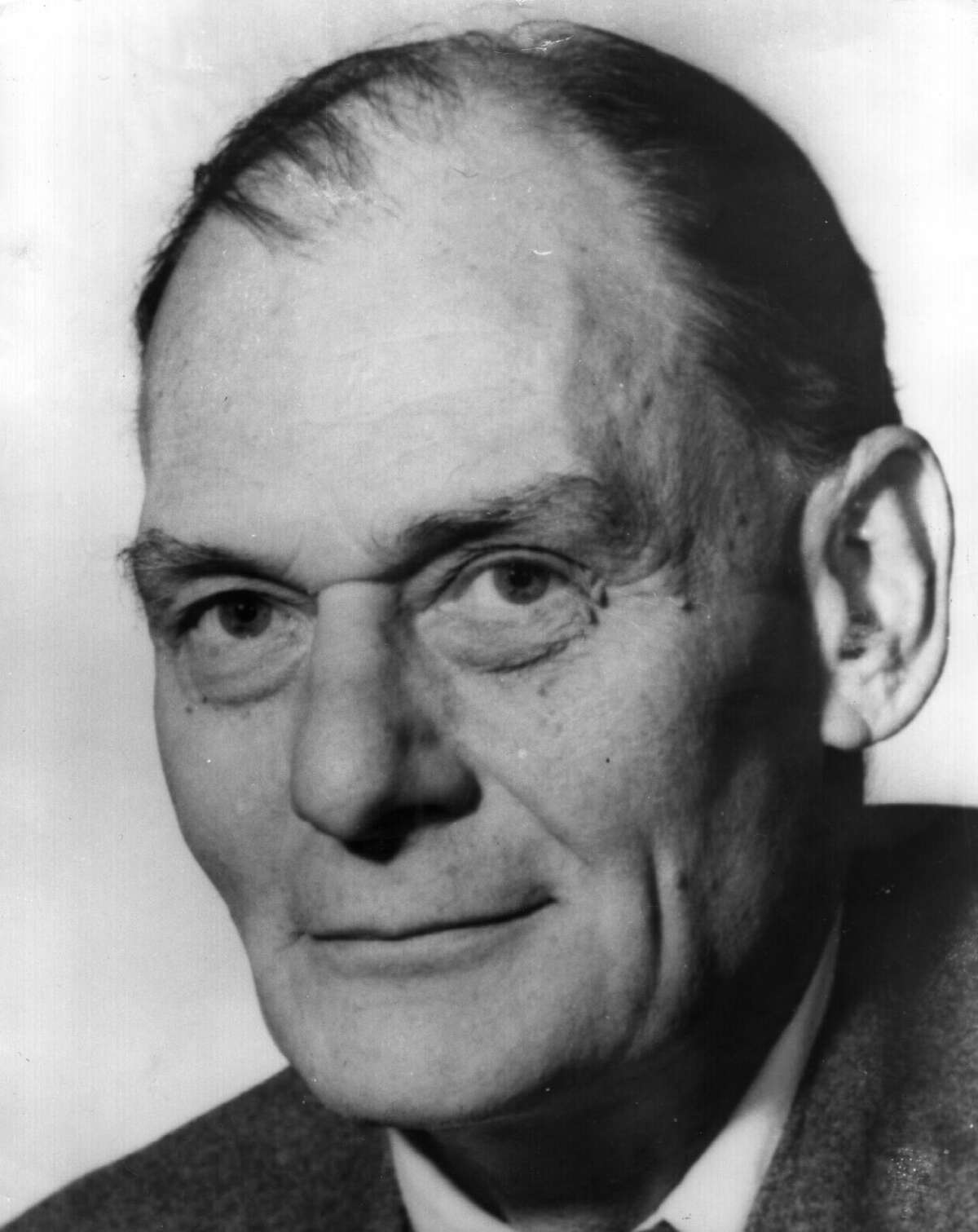 circa 1955: Professor John Franklin Enders (1897 - 1985), the bacteriologist who shared the Nobel prize in 1954 for research into poliomyelitis and in 1962 developed a vaccine for measles.