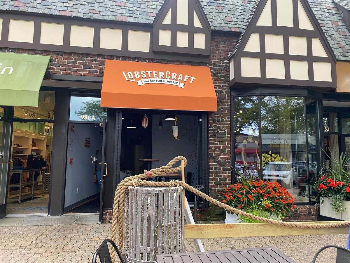 LobsterCraft’s West Hartford restaurant opened just before Labor Day on Farmington Avenue in the town’s center.