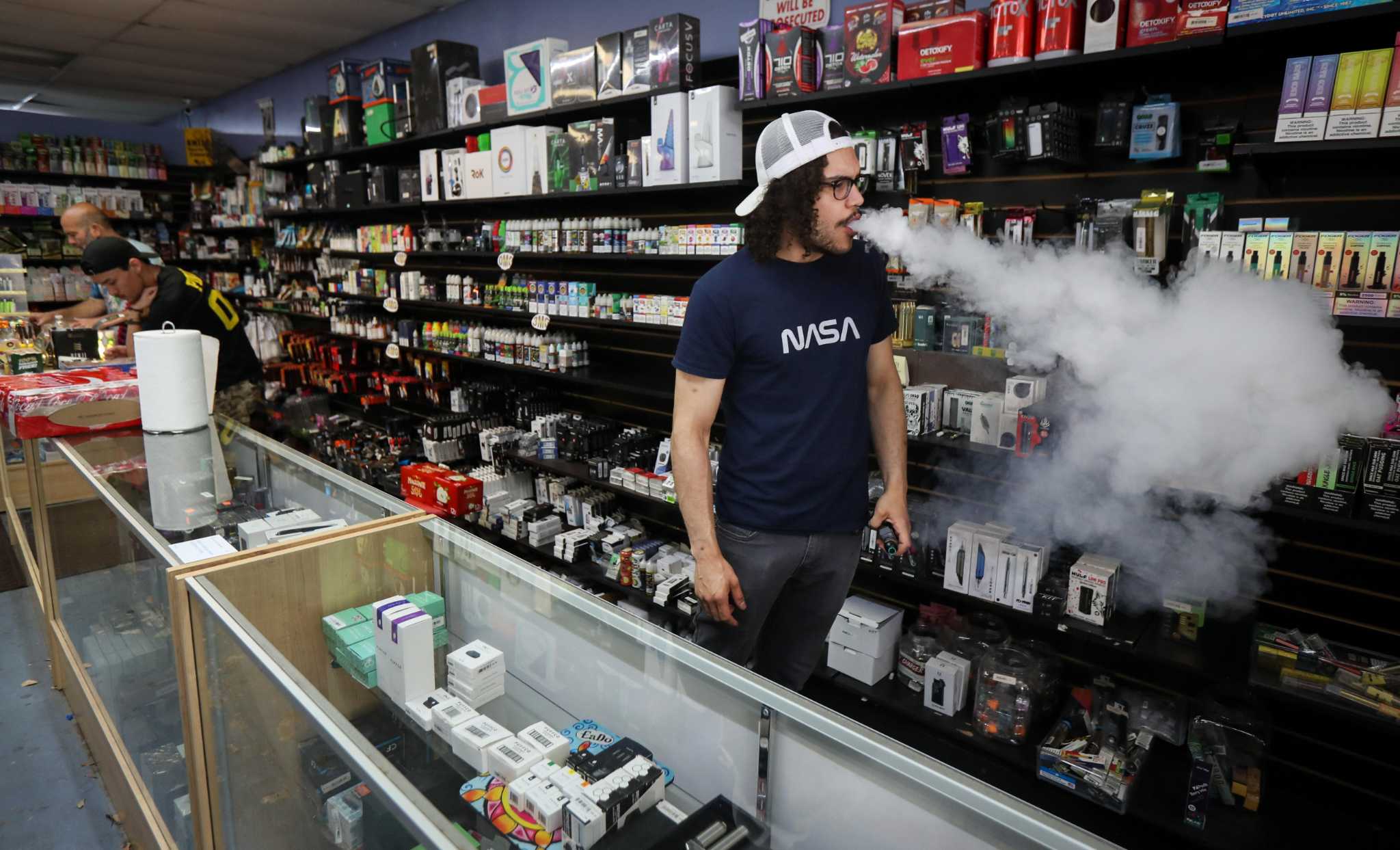 unanimously bans vaping, e-cigarettes in public spaces