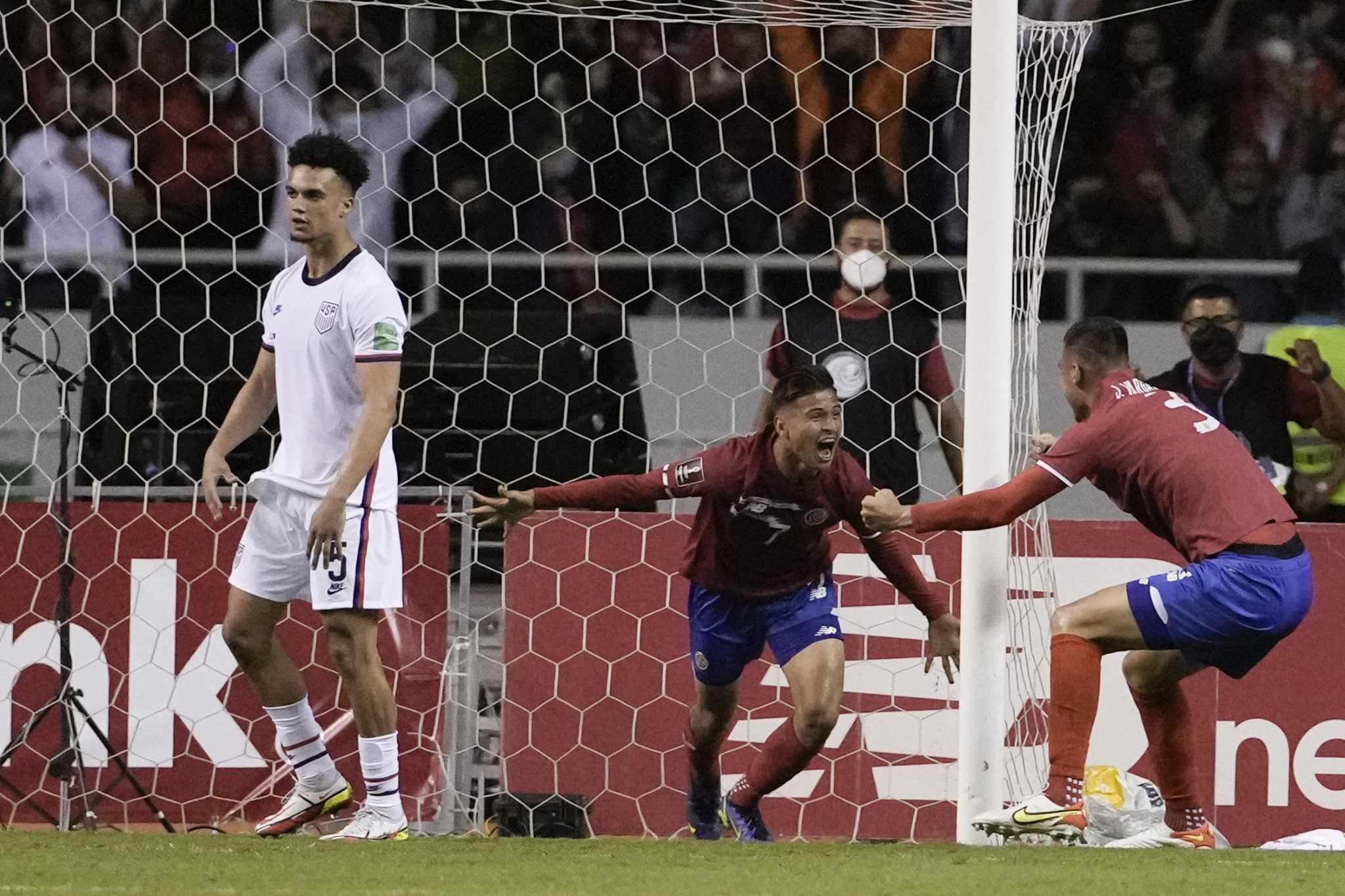 U.S. men qualify for World Cup despite 2-0 loss at Costa Rica