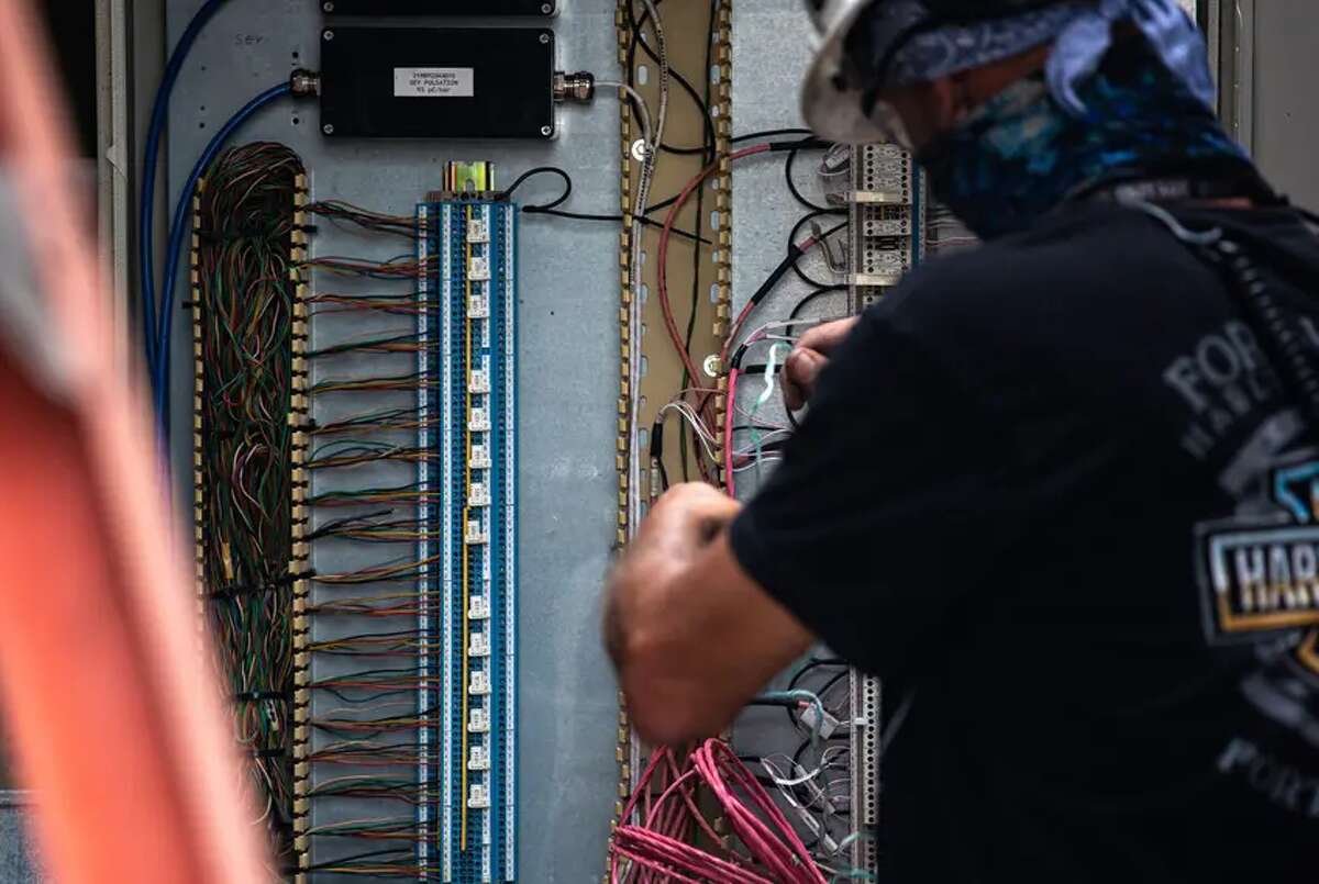 A power plant employee adjusts the wiring of a power unit in North Texas. The Texas energy sector has been increasingly probed for weaknesses by computer hackers from Russia, according to a cybersecurity expert whose company has monitored cyber threats in Texas.
