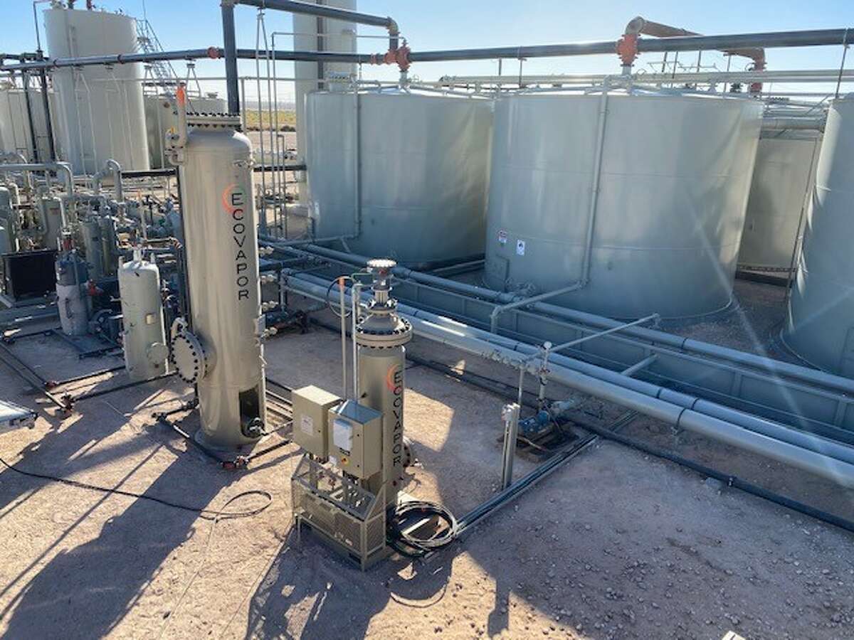 EcoVapor oxygen and hydrogen sulfide removal units on location. The larger tower is the Sulfur Sentinel H2S removal unit.