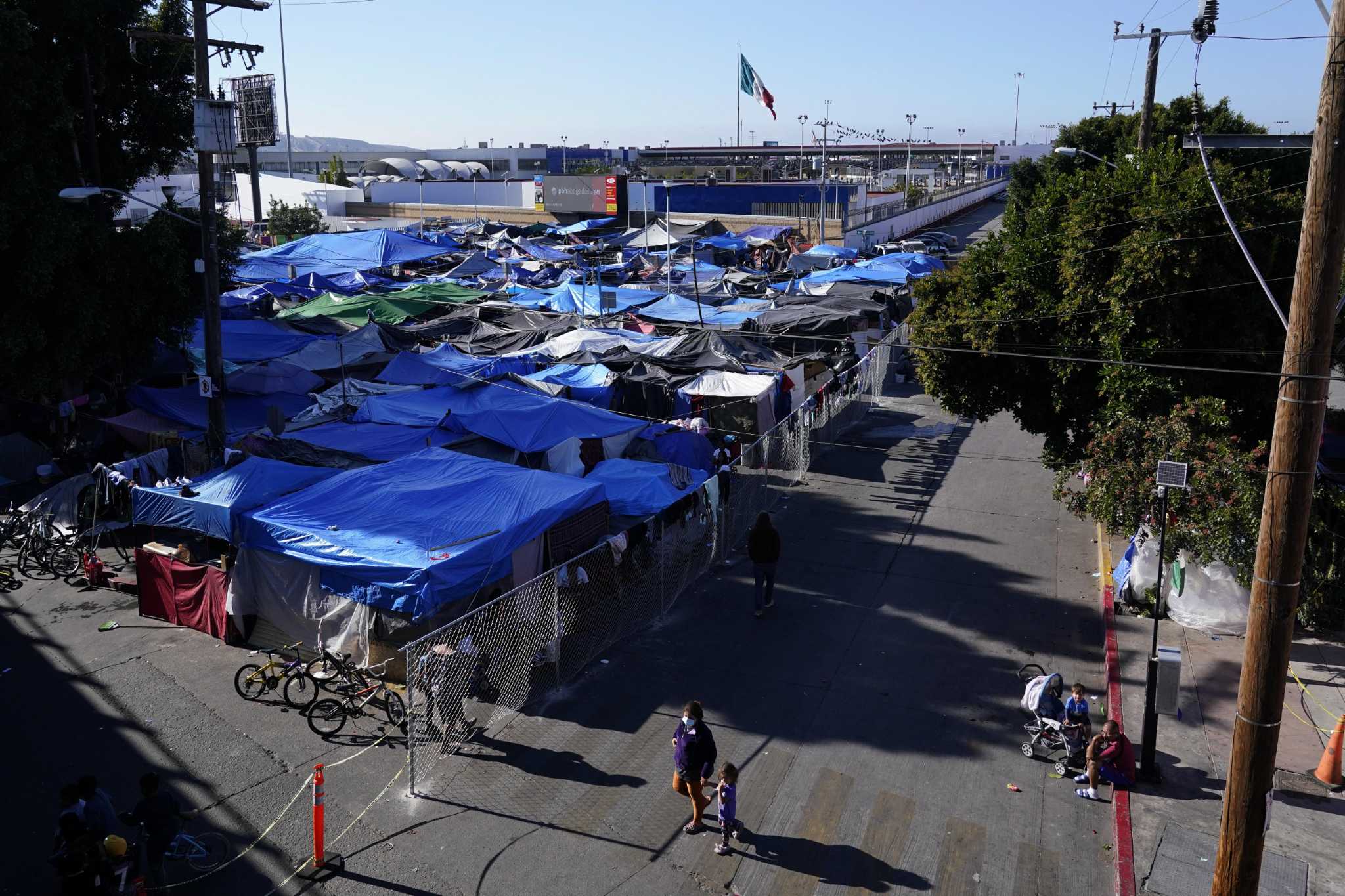 Biden to lift Trump expulsion order at Mexican border, bracing for flood of 18,000 migrants a day - Vimarsana News