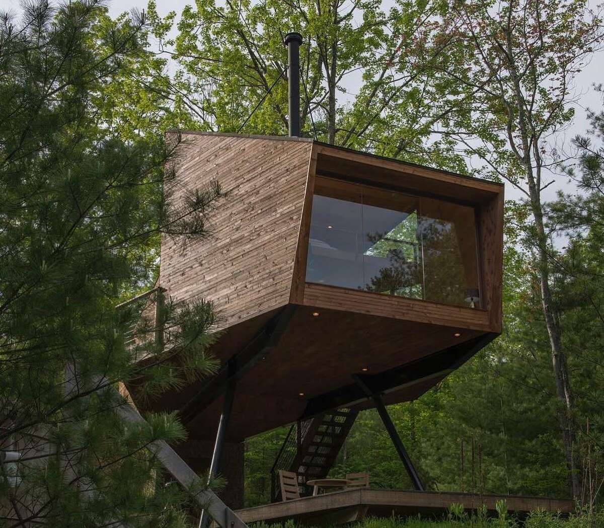 The Willow Treehouse sleeps 2 and rates start at $382 a night — if you can find an available date. Bookings fill up a year in advance. 