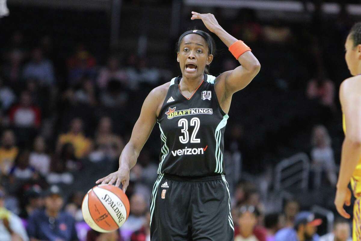 Former UConn star Swin Cash  Uconn women, Basketball photos, Wnba