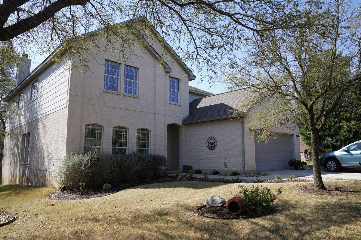 When Penny and Don Wuebben built their Helotes home in the early 2000s, they picked from a limited selection of builder-grade colors and finishes. Twenty years later, the look was old and tired and so they decided to renovate their kitchen.