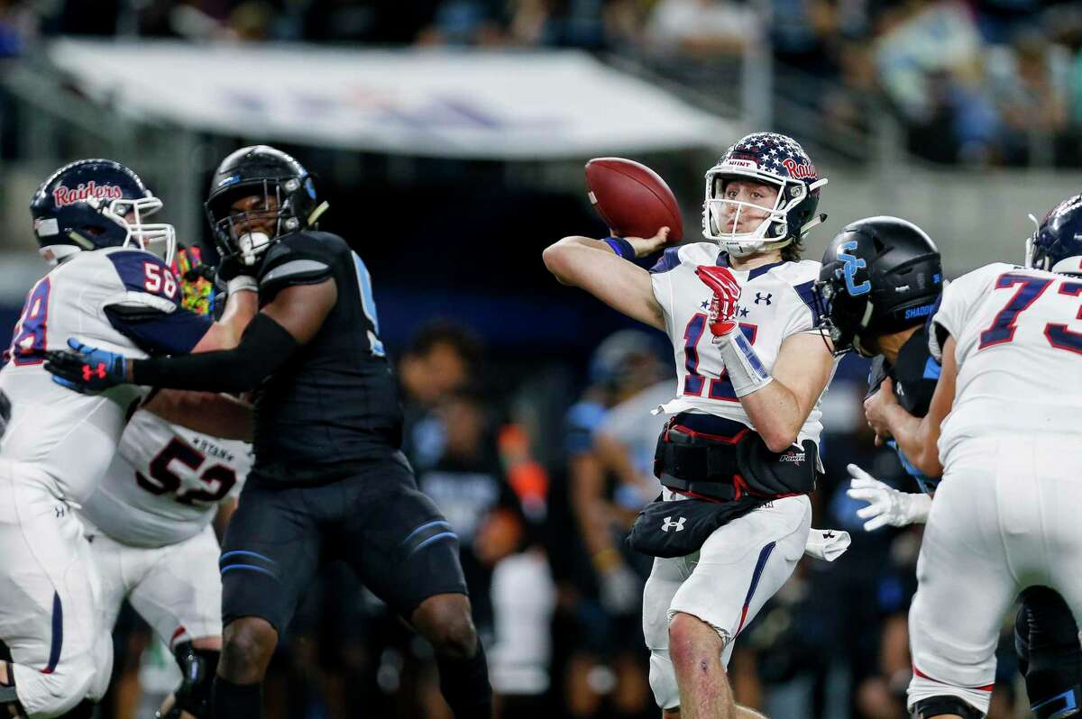 Denton Ryan quarterback Seth Henigan (17) throws the ball against Shadow Creek during the fourth quarter of the UIL 5A Division 1 State Championship Friday, Dec. 20, 2019, in Arlington, Texas. The Raiders returned to the state final in 2020 and won with current Paetow coach Lonnie Teagle as offensive coordinator.