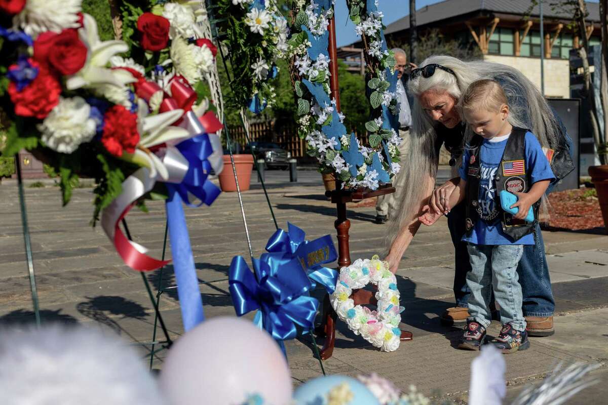 Cheryle “Lovey” Gollinger and her great-grandson Dusty Ray “Lil Buddy” Gollinger, 2, of San Antonio lay a wreath Friday outside the Bexar County Courthouse. The ceremony was held to recognize the 13 child deaths that occurred last year and mark the beginning of National Child Abuse Prevention Month.