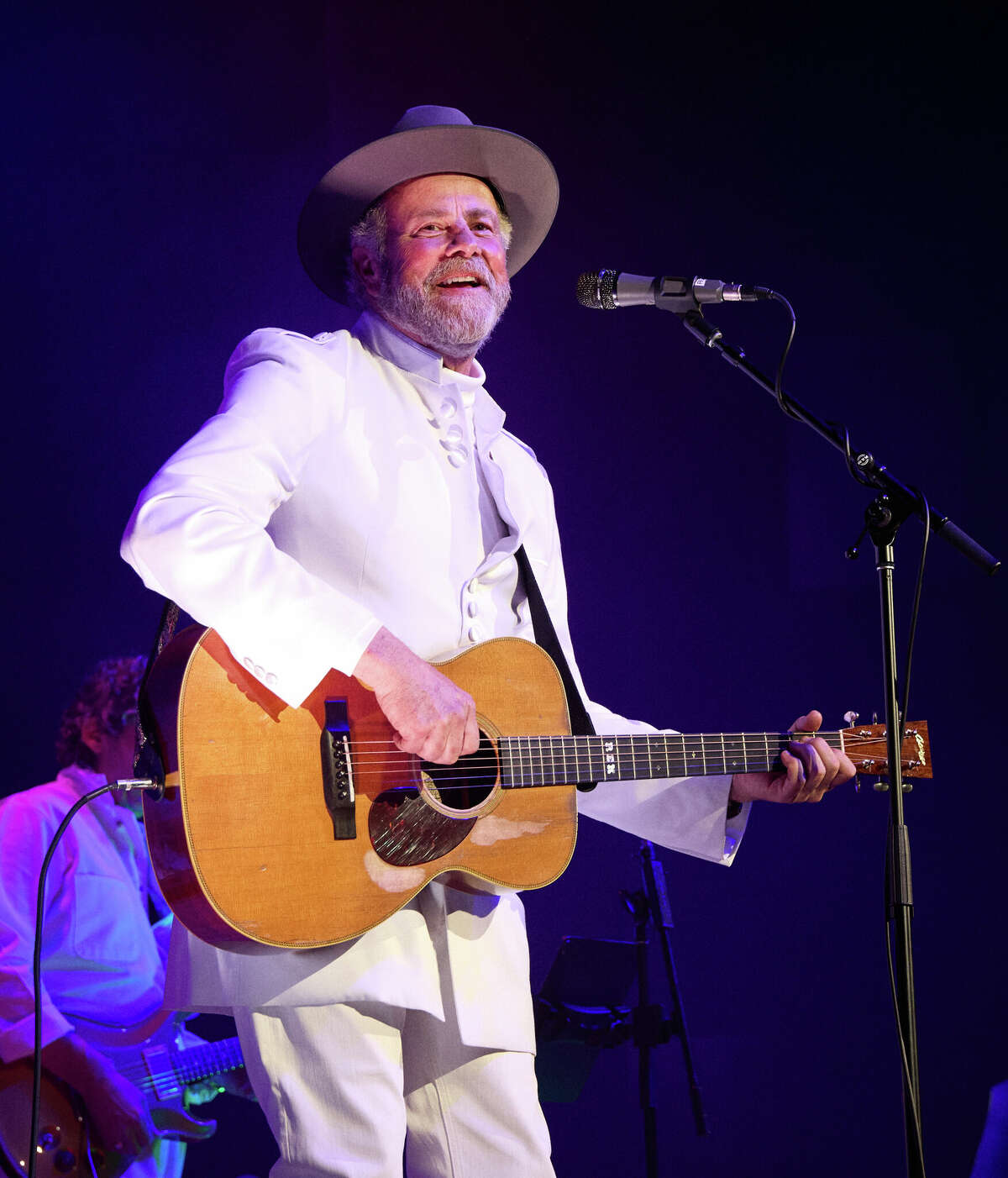 NASHVILLE, TENNESSEE - FEBRUARY 18: Singer & songwriter Robert Earl Keen performs at the Ryman Auditorium on February 18, 2022 in Nashville, Tennessee. (Photo by Jason Kempin/Getty Images)