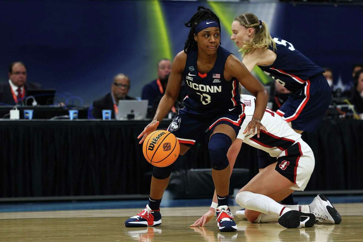 former-uconn-women-s-basketball-guard-christyn-williams-to-miss-rookie