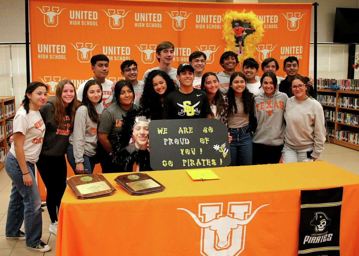 Bernie Clemente (center) signed with Southwestern University in Georgetown on Tuesday. He is pictured here with his United Longhorn tennis teammates.