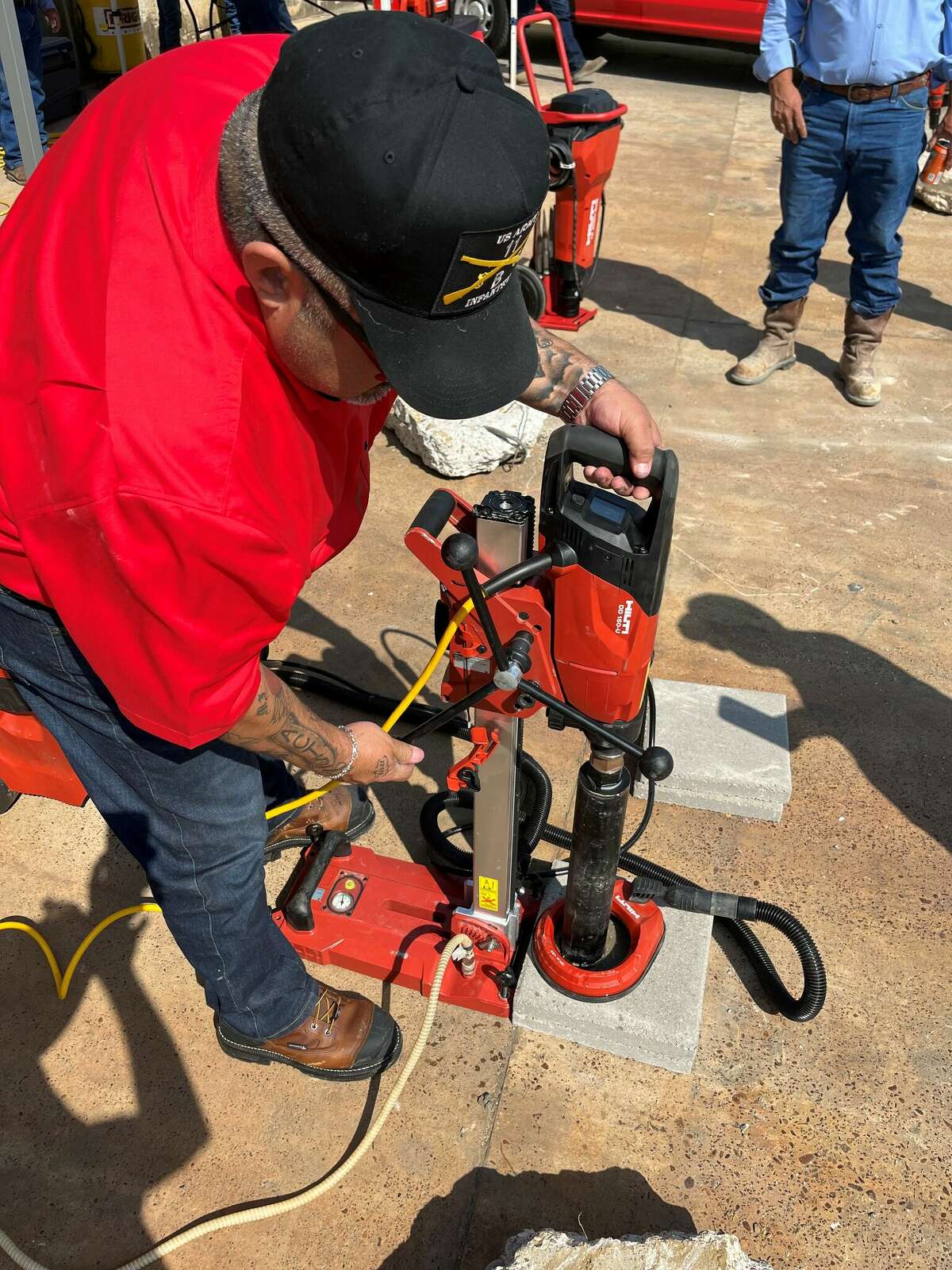 Laredo tool rental place offers demo for customers, constructors
