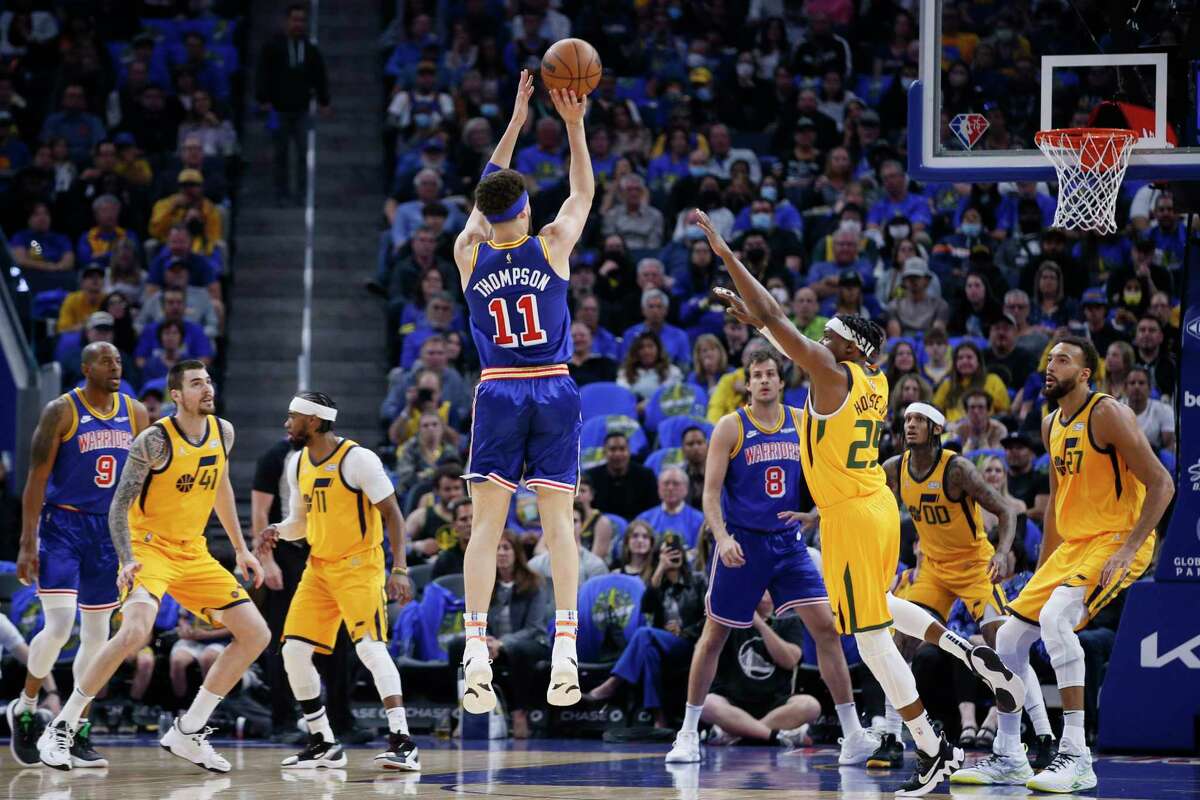 Golden State Warriors guard Klay Thompson (11) scores a three-point shot against the Utah Jazz in the first half of an NBA game at Chase Center, Saturday, April 2, 2022, in San Francisco, Calif.