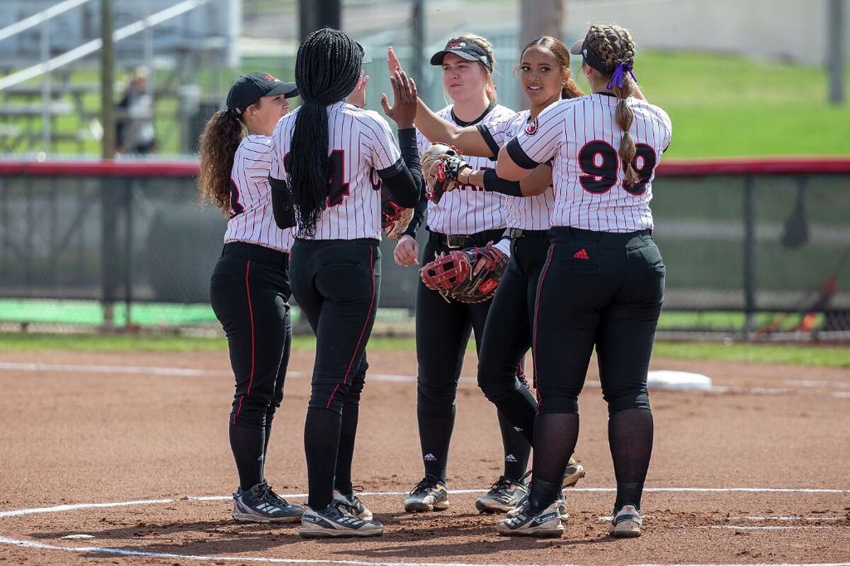 Members of the infield gather in the circle for SIUE during its game against Tennessee State on Saturday in Edwardsville.