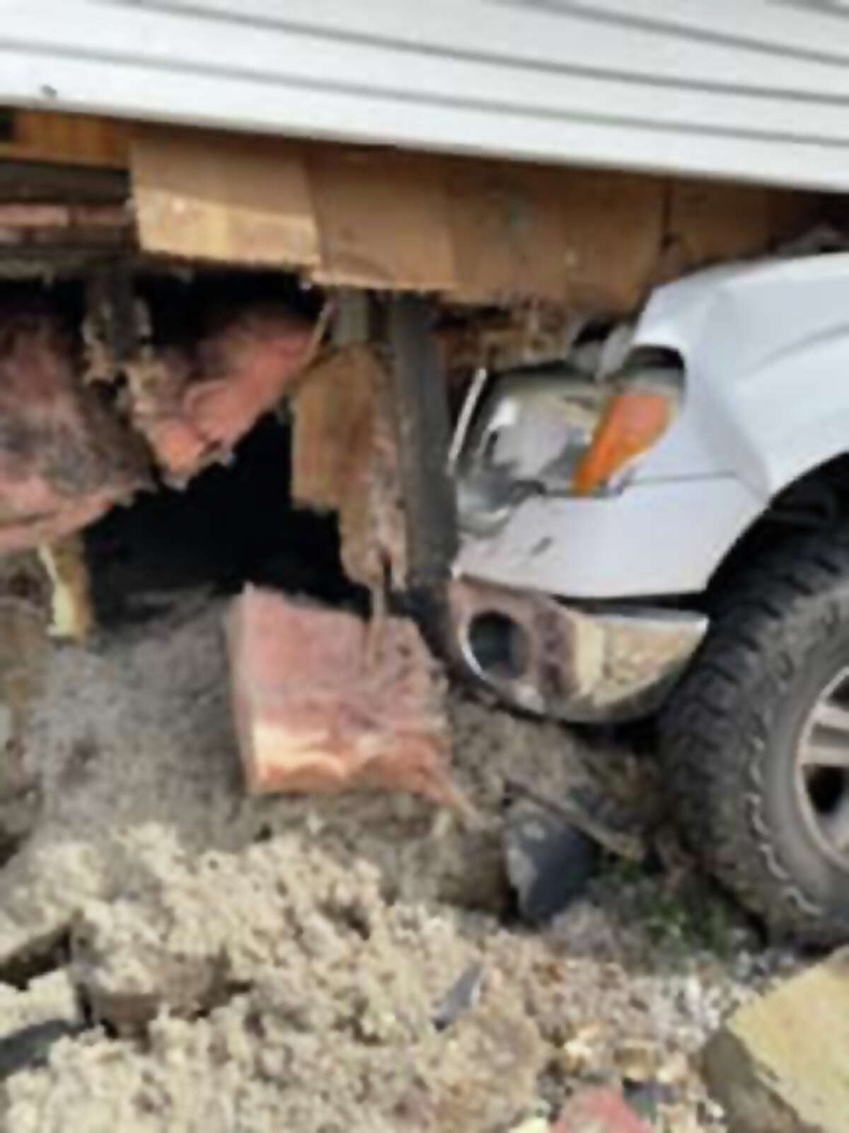 Beardstown house heavily damaged when hit by truck
