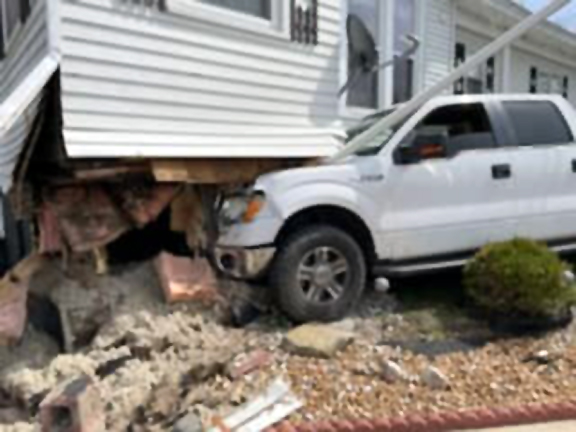 Beardstown house heavily damaged when hit by truck - Vimarsana News