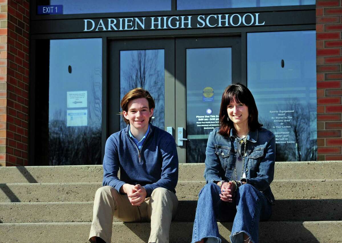 Clouds on Mars? Migrating birds? Darien students to represent CT in