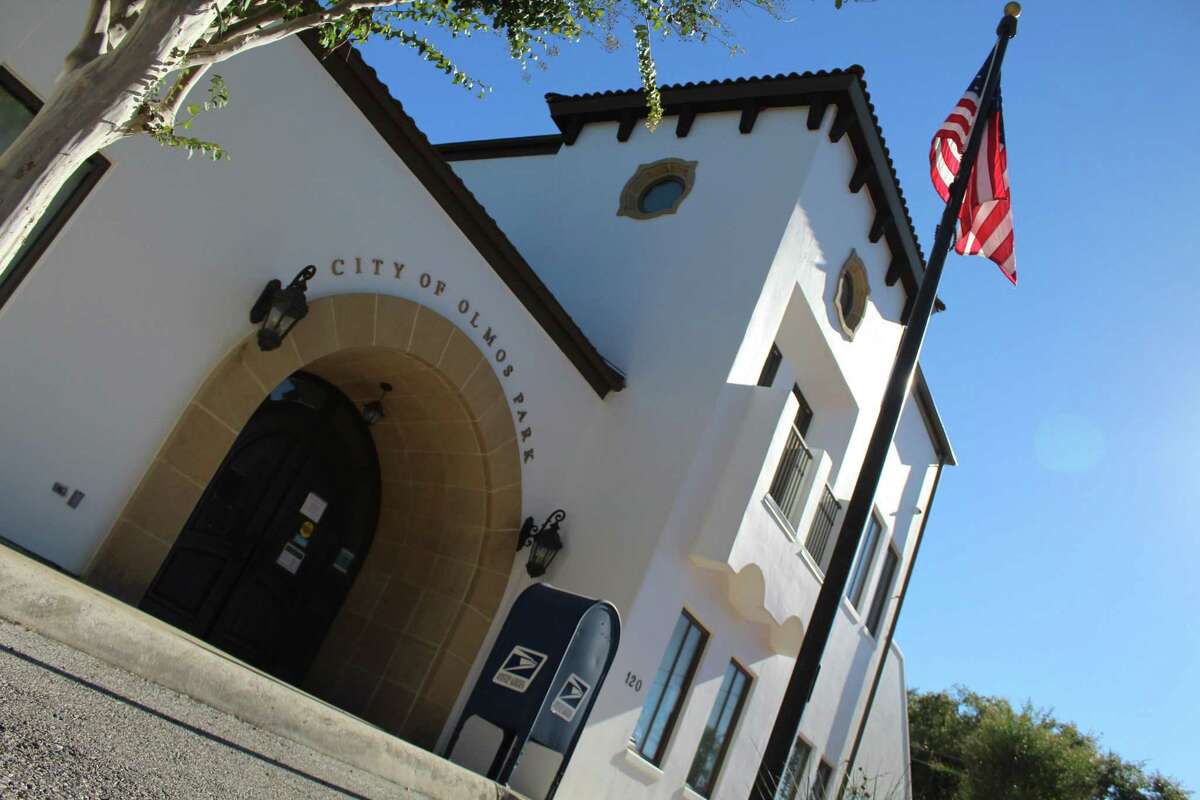 Olmos Park city council voted to allow six city officials to get a 5% pay increase, compared to the usual 3%