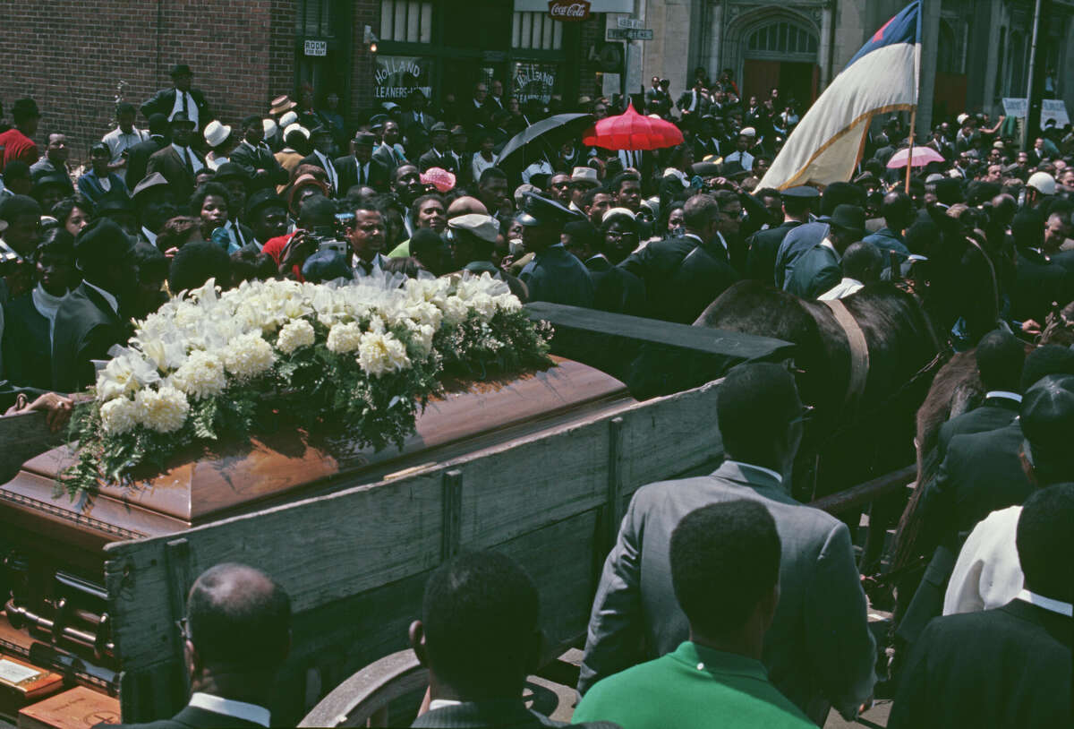 The procession bearing the coffin at the funeral of assassinated civil rights leader Martin Luther King Jr in Atlanta, Georgia, 9th April 1968. (Photo by Santi Visalli/Archive Photos/Getty Images)