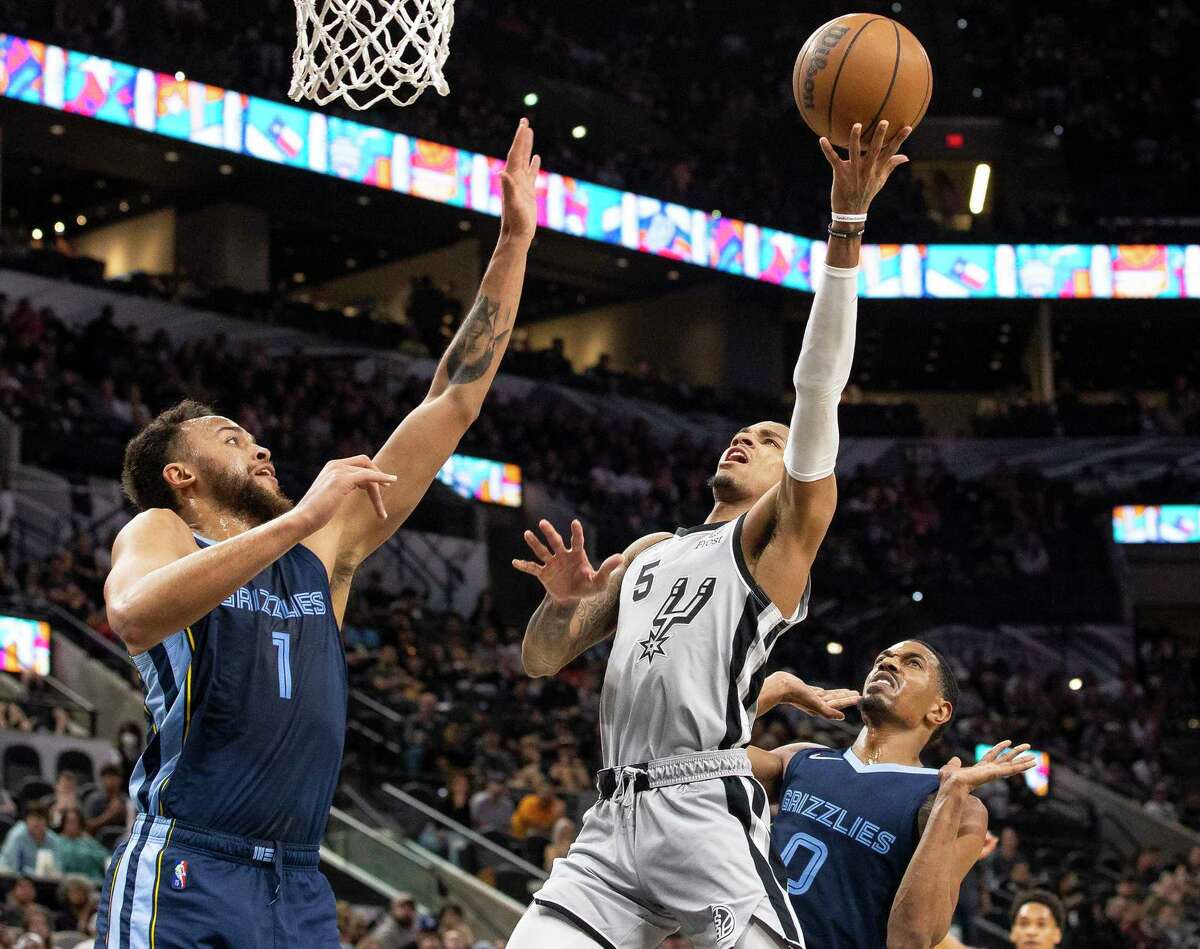 Spurs' record-setting 3-point shooting downs Magic