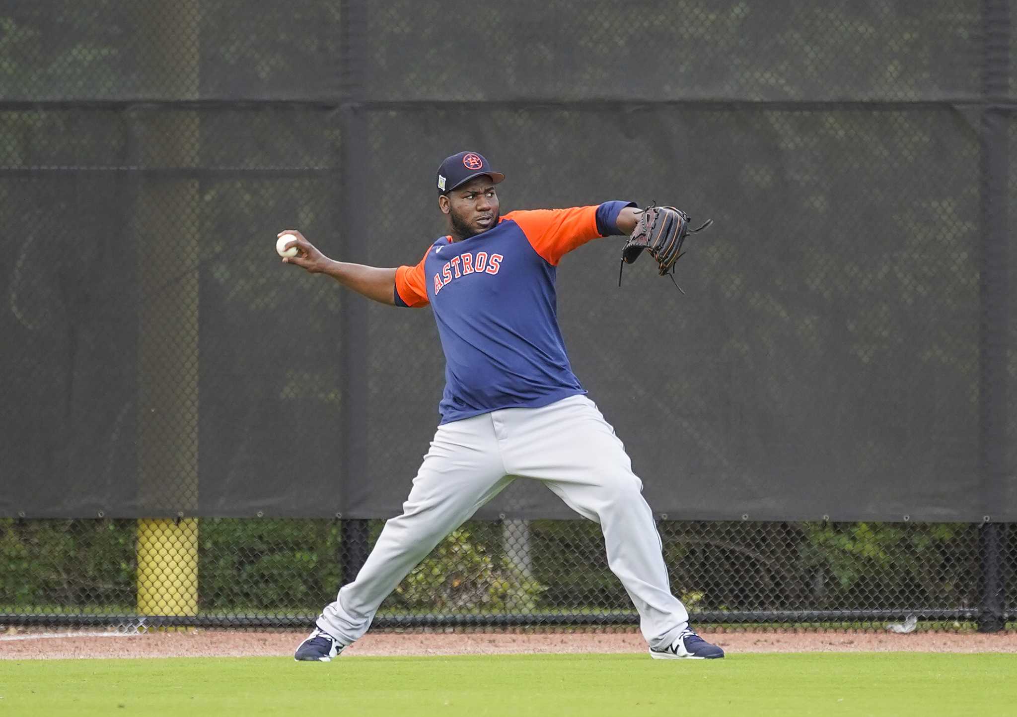 Astros reliever Ryan Pressly throws bullpen session