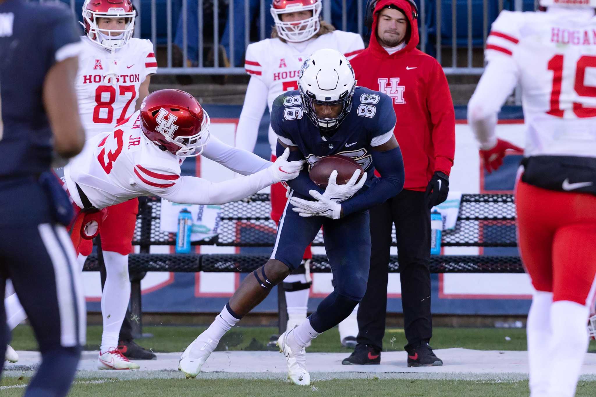 How Canadian receiver Kevens Clercius learned English and hit stride with UConn football program - Vimarsana News