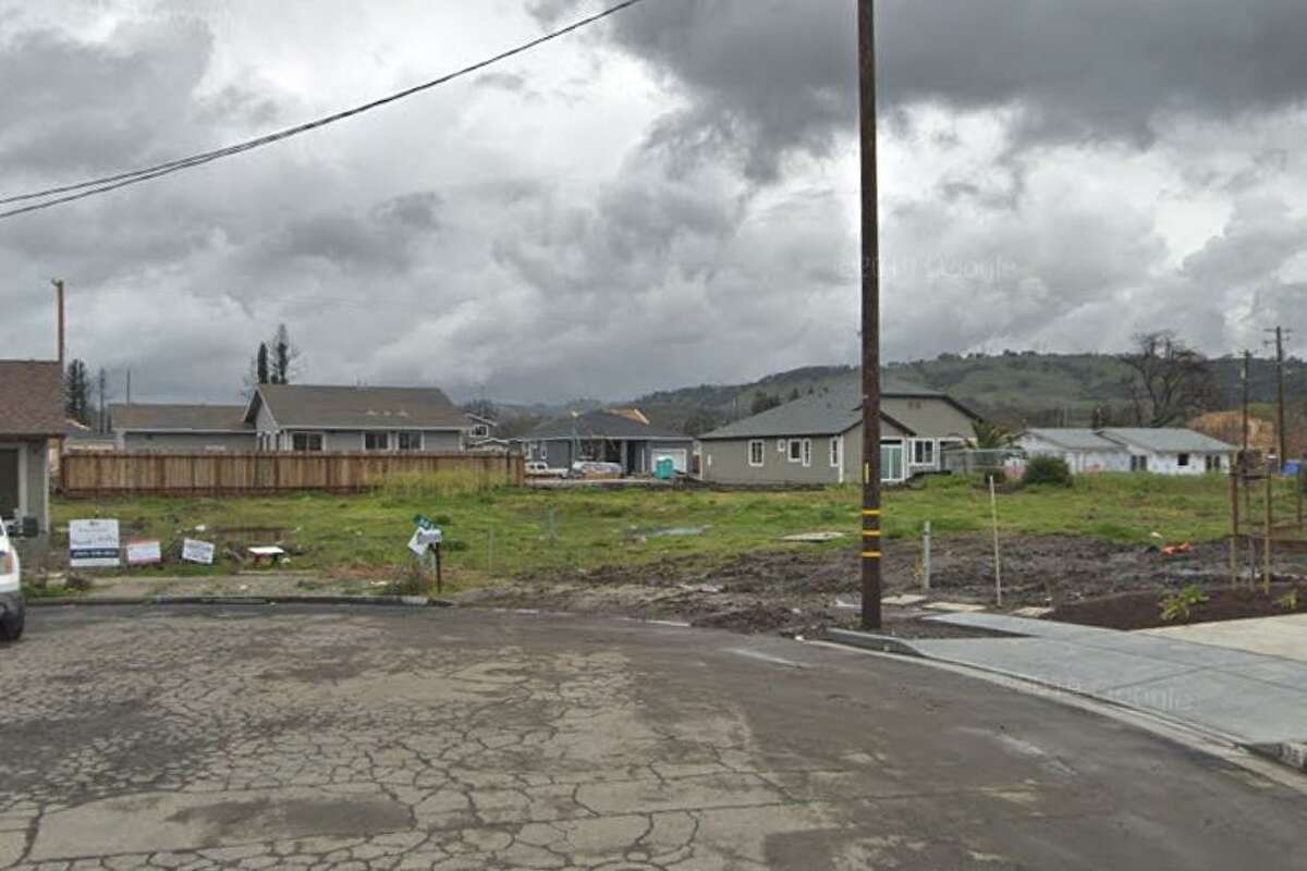 This Santa Rosa lot, which sat empty after the 2017 Tubbs Fire, sold for $260,000 in December 2020 and now has a home that sold for $990,000 in March.