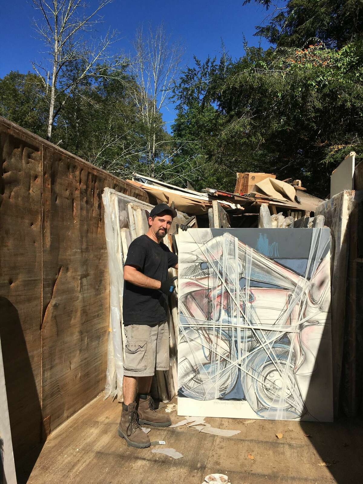 Jared Whipple, un mecánico de automóviles de Waterbury, Conn., encontró una gran colección de arte de Francis Hines en un contenedor de basura en Watertown, Conn.  en 2017.