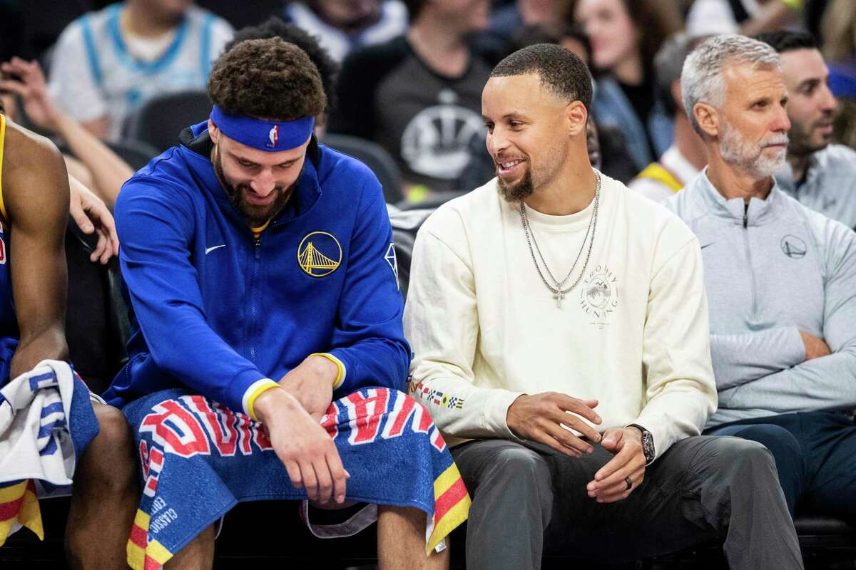 Golden State Warriors guard Stephen Curry chats with teammate guard Klay Thompson during the fourth quarter of their NBA basketball game against the Los Angeles Lakers in San Francisco, Calif. Thursday, April 7, 2022. The Warriors defeated the Lakers 128-112.
