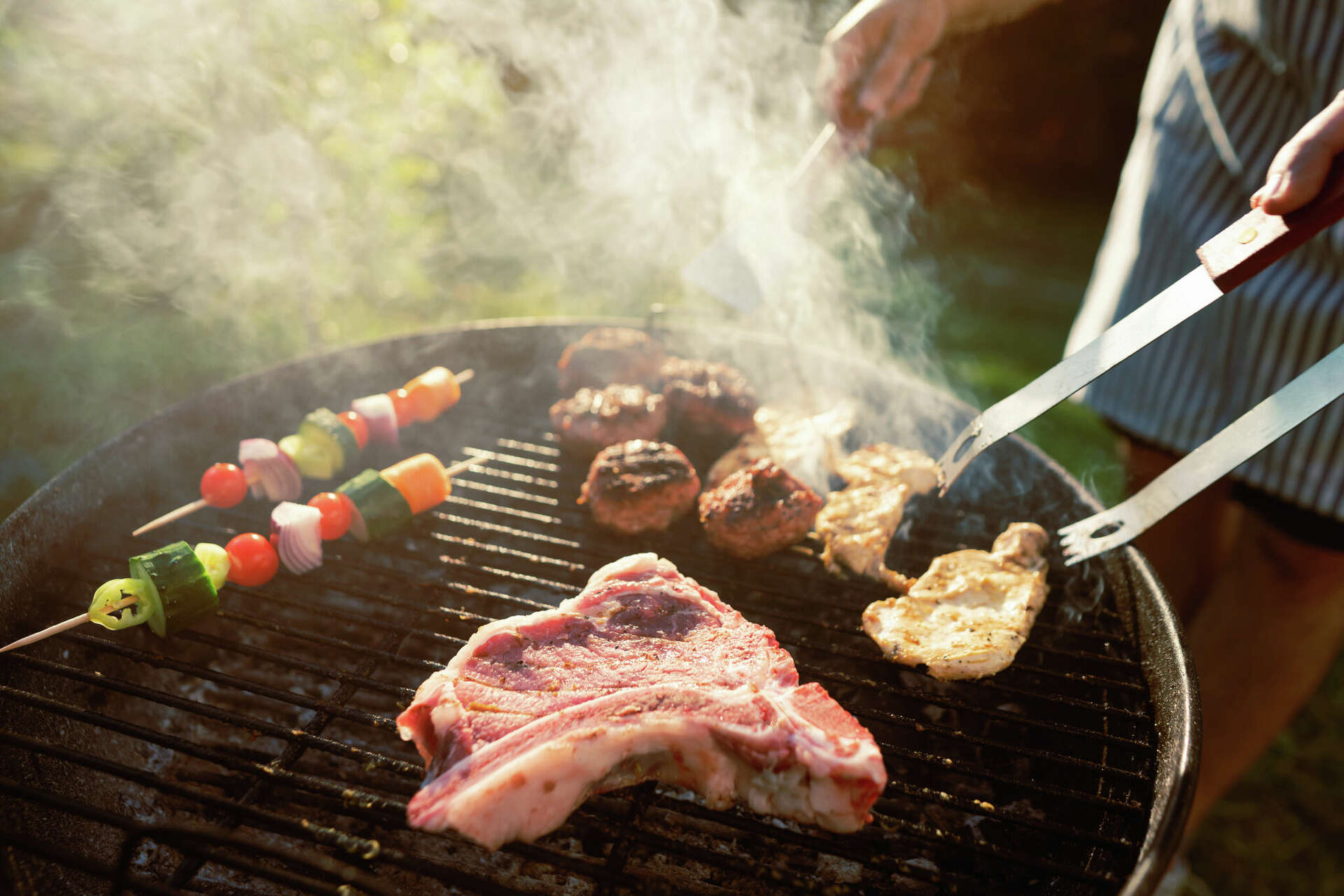 how long to cook salmon on cedar plank on gas grill