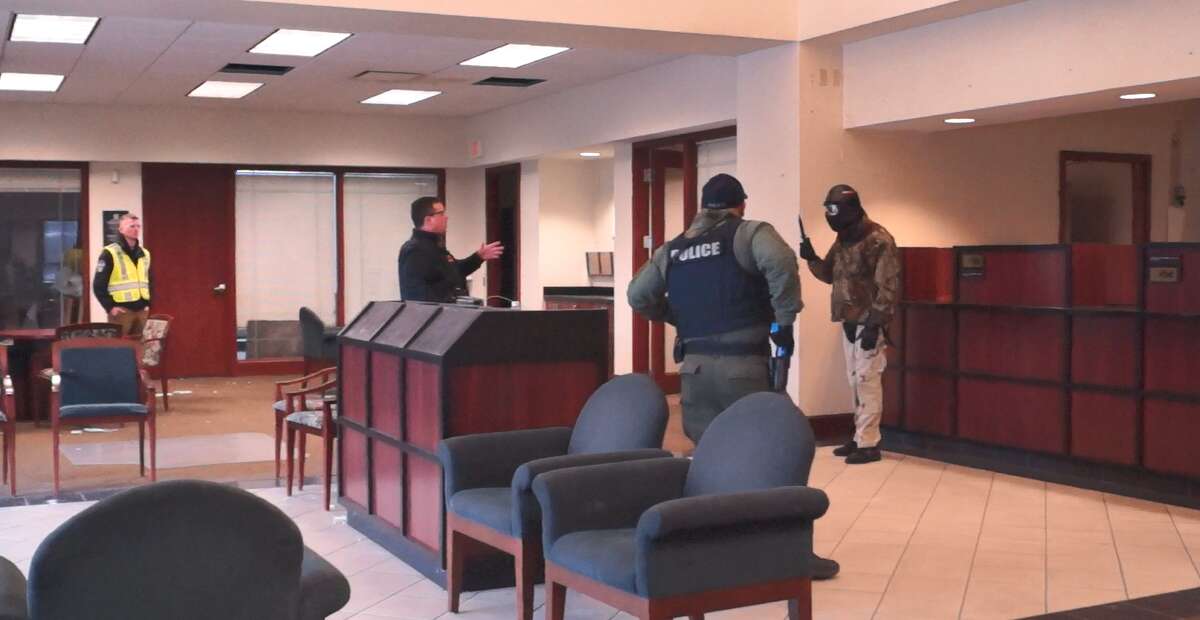 The Glen Carbon Police Department underwent realistic training that revolved around bank situations.