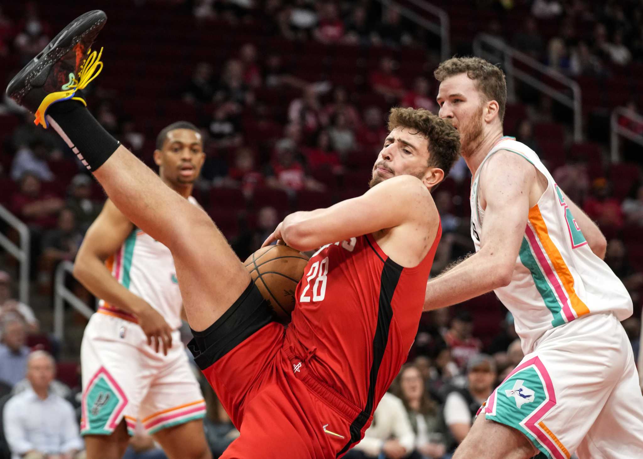 Rockets çaylak Albern Chengun sezon dışı kuralları başlatmak için Türkiye’ye uçmaya hazır