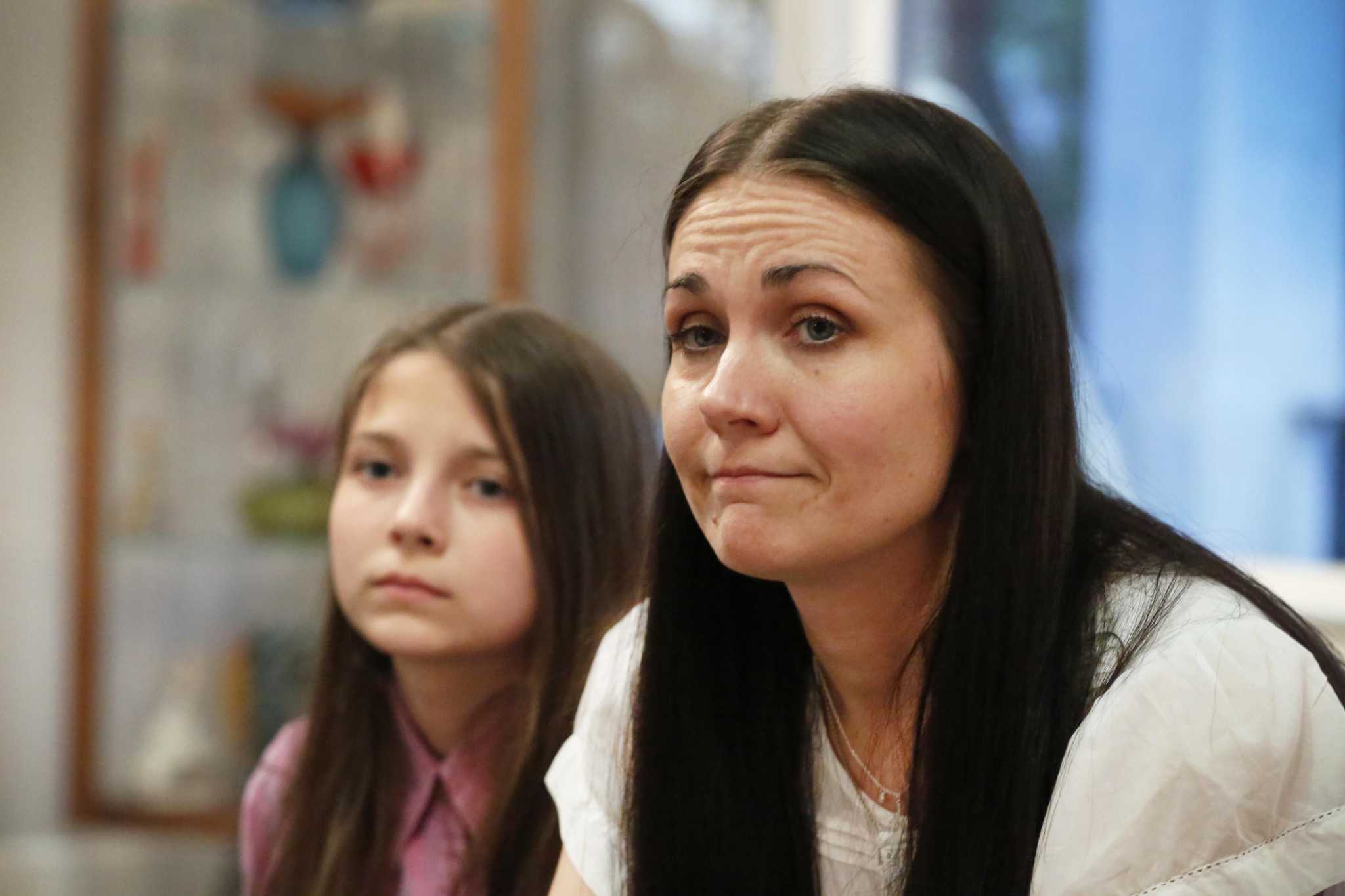 Ukrainian Mother Daughter Flee War Find Refuge In Houston Area