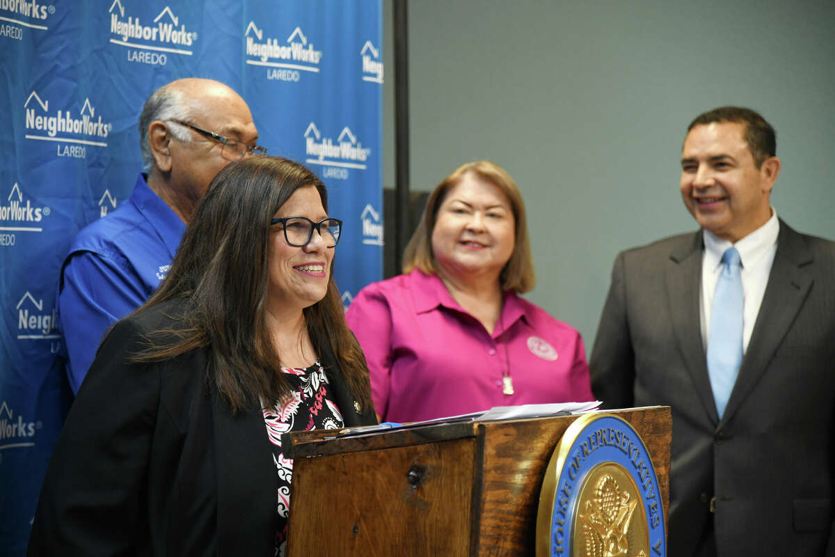 Leslie Bradley, U.S. Department of Housing and Urban Development's Region VI Deputy Regional Administrator, congratulated NeighborWorks Laredo for their work in improving households throughout Webb and Zapata Counties.